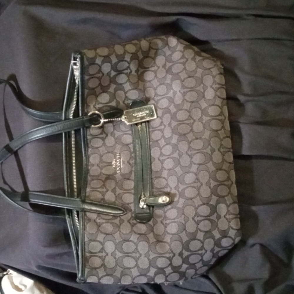 CoachTAYLOR TOTE IN SIGNATURE JACQUARD